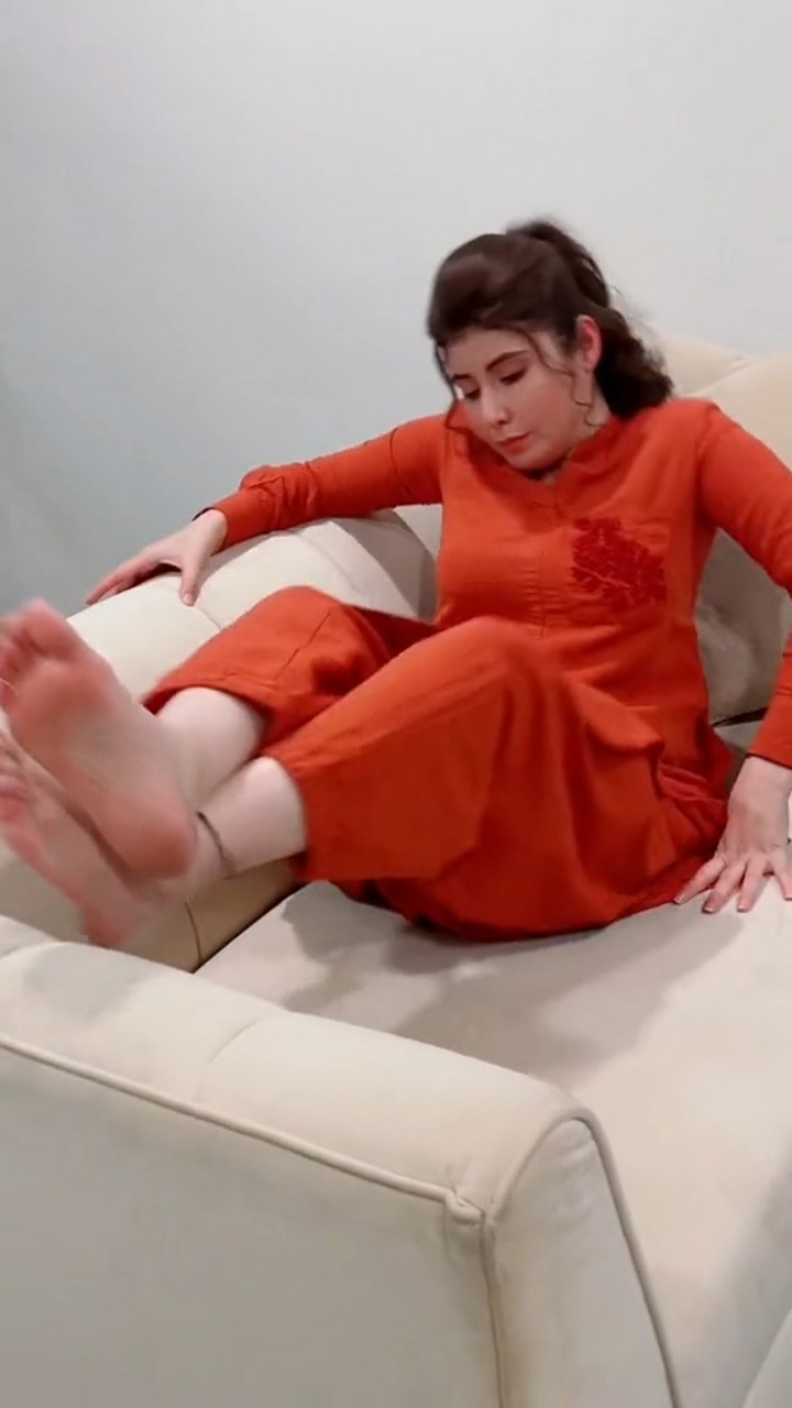 Najeeba Faiz Feet